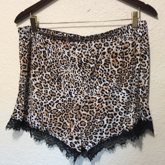Seeing Stars 2 Piece Animal Print And Lace Short PJs. Good Condition. Size 1X. - Picture 11 of 14